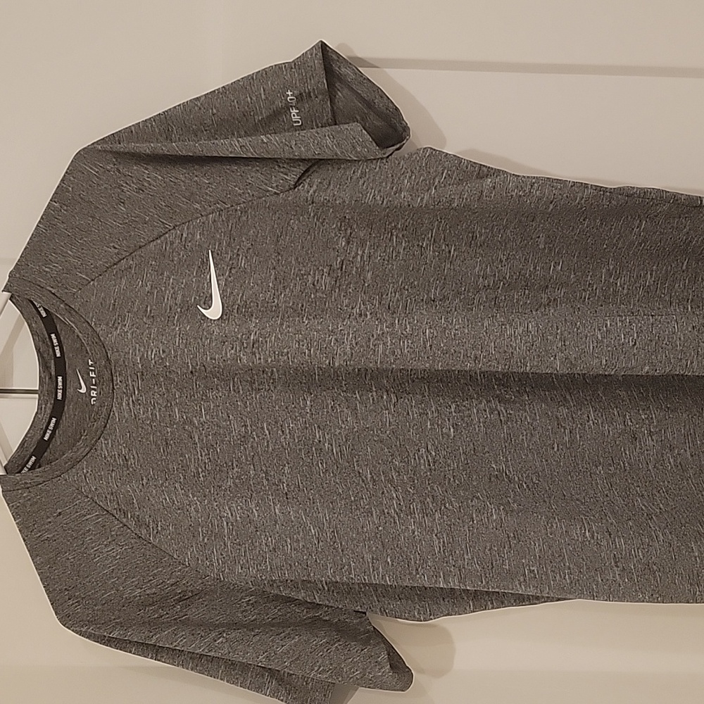Nike  dri fit tee upf 40